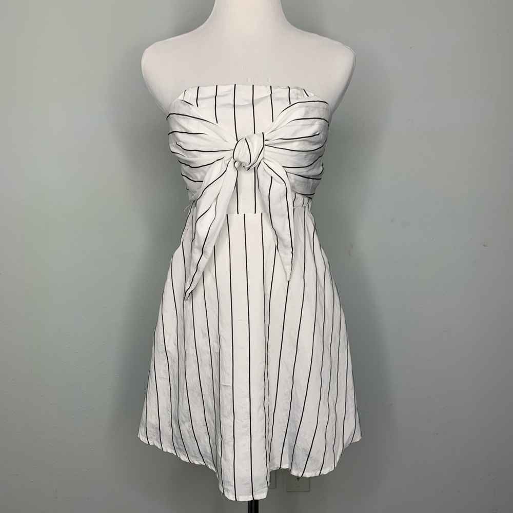 Cute Dress w/ Bow Tie Detail